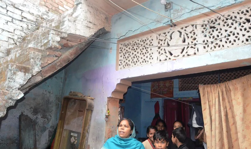 बरेली: पीएम आवास मिल जाता तो यूं सर्दी में न ठिठुर रहे होते