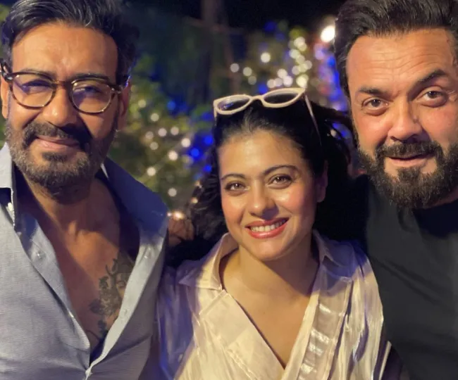 जश्न में डूबी काजोल के डांस ने मचाया धमाल, दाेस्तों के साथ कीं जमकर मस्ती