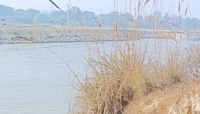 Kanpur : ककवन नहर में मिला युवती का शव, निर्वस्त्र शव देख लोगों ने जताई हत्या की आशंका