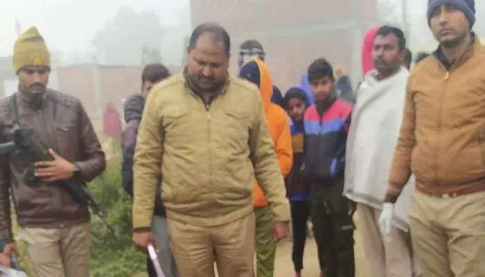 Kanpur Murder : युवक की हत्या कर अर्धनग्न शव बिठूर में फेंका, पुलिस व फोरेंसिंक टीम ने साक्ष्य किये एकत्रित