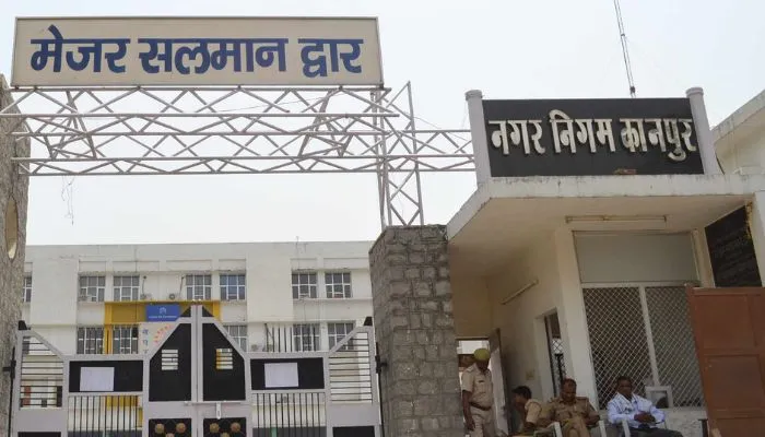 Kanpur Nagar Nigam में फिर लगेगा शहीद मेजर सलमान का बोर्ड, रेनोवेशन के लिये हटाया