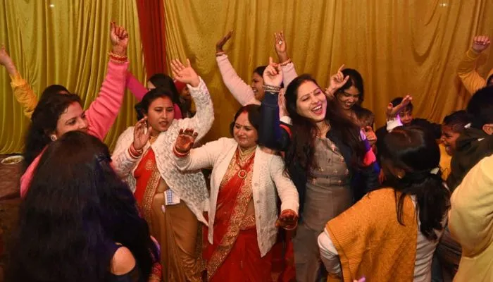 New Year 2023 का कानपुरवासियों में दिखा उत्साह, चिड़ियाघर से लेकर मॉल में रही भीड़, यहां देखें- शहर की तस्वीरें