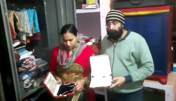 Kanpur Theft: तीन घरों में लाखों की चोरी, पुलिस का सायरन सुन छत फांदकर भागे चोर, सीसीटीवी में तीन संदिग्ध आए नजर