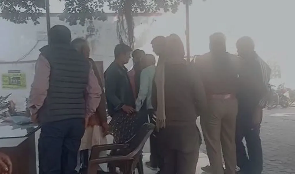 कासगंज: अखाड़ा बना गंजडुंडवारा का थाना परिसर, वीडियो वायरल 