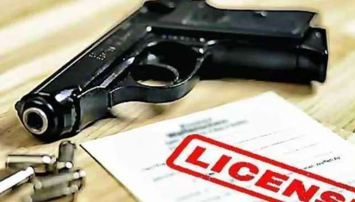 Kanpur : कांपते हाथ अब नहीं संभालना चाहते असलहा, बढ़ती उम्र की वजह से बुजुर्गों का शस्त्रों से हो रहा मोह भंग