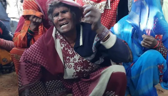 Mahoba News : टेंपो पांच फिट गहरी खाई में गिरने से चालक की मौत, परिजनों का रो-रोकर बुरा हाल