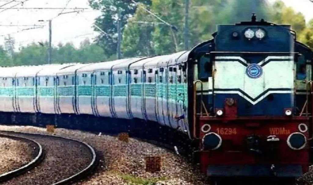 बरेली: मुंबई की स्पेशल ट्रेनें बंद होने से यात्री परेशान, चलाने की उठी मांग