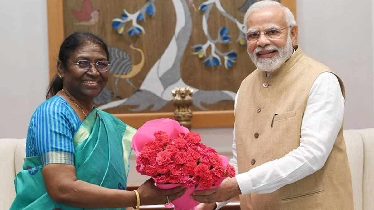 New Year 2023: नए साल के जश्न में डूबा देश, राष्ट्रपति मुर्मू और प्रधानमंत्री मोदी ने लोगों को नववर्ष की दीं शुभकामनाएं 