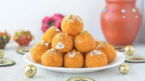 Kitchen Hacks: बसंत पंचमी पर मां सरस्वती को लगाएं बूंदी के लड्डूओं का भोग, जानें आसान रेसिपी