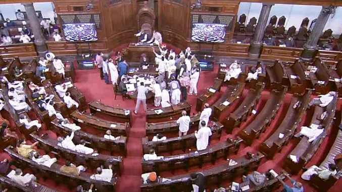 आर्थिक समीक्षा पेश किये जाने के बाद लोकसभा की कार्यवाही दिनभर के लिये स्थगित 