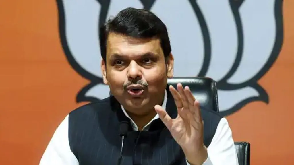 भारत को चीन से बाहर निकलने वाले निवेशकों को आकर्षित करने की जरूरत: फडणवीस 