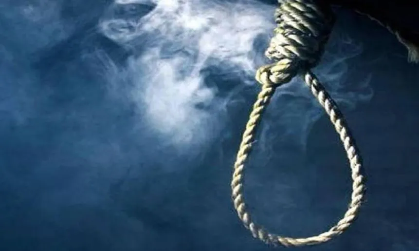 बरेली: कर्ज से परेशान किसान ने लगाई फांसी, परिवार में मचा कोहराम