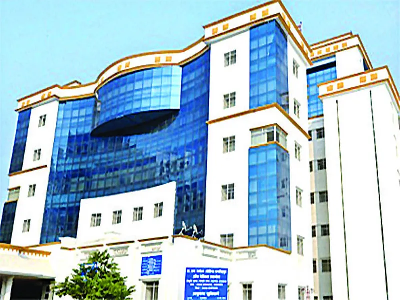 लाेहिया संस्थान में आठ दवा वितरण केंद्र बंद, मरीज महंगी दवाइयां खरीदने को मजबूर