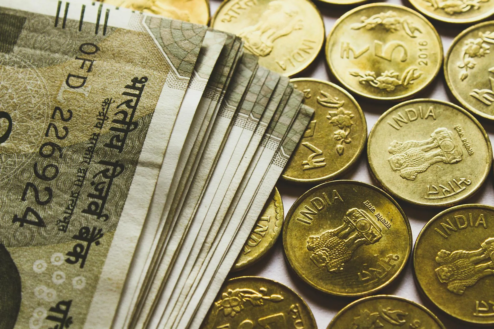 बरेली: प्रशासन की बड़ी कार्रवाई, एलायंस बिल्डर्स की 35.12 करोड़ की संपत्ति जब्त