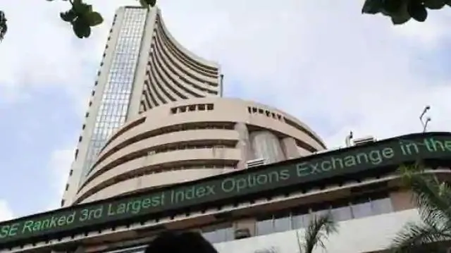 सेंसेक्स की शीर्ष 10 में चार कंपनियों का बाजार पूंजीकरण 82,480.67 करोड़ रुपये बढ़ा