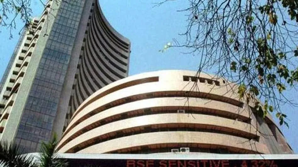 शुरुआती कारोबार में सेंसेक्स 273 अंक गिरा, निफ्टी भी कमजोर, रुपया 13 पैसे टूटा