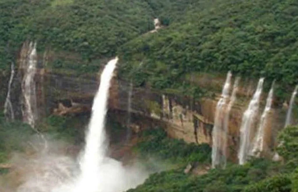 फरवरी के सुहाने मौसम का लें मजा, इन खास जगहों पर बनाएं घूमने का प्लान