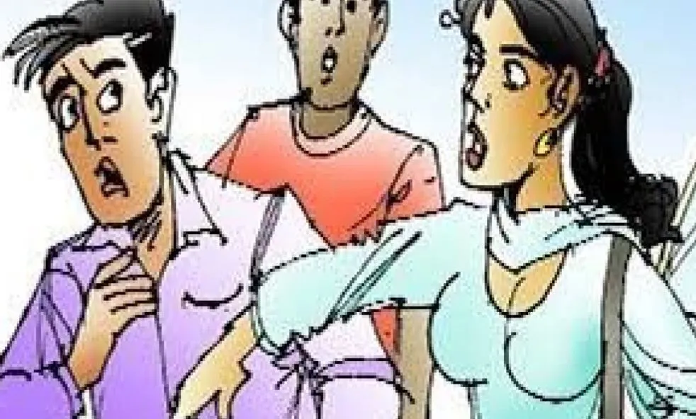 रामपुर: मर्दानी बनी युवती, वीडियो बना रहे शोहदों को पीटा