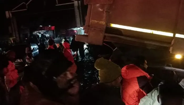 Unnao : Lucknow Kanpur Highway पर डंपर ने रोड किनारे खड़े लोगों को रौंदा, छह की मौत, सीएम योगी आदित्यनाथ ने जताया शोक