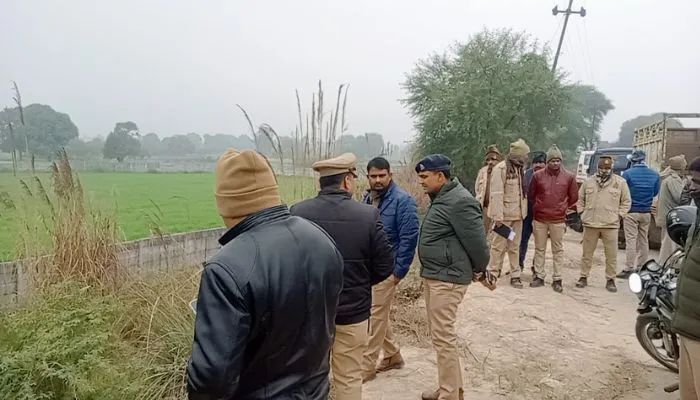 Unnao Murder : गंगाघाट में युवक का अधजला शव मिलने से फैली सनसनी, पुलिस शिनाख्त का कर रही प्रयास