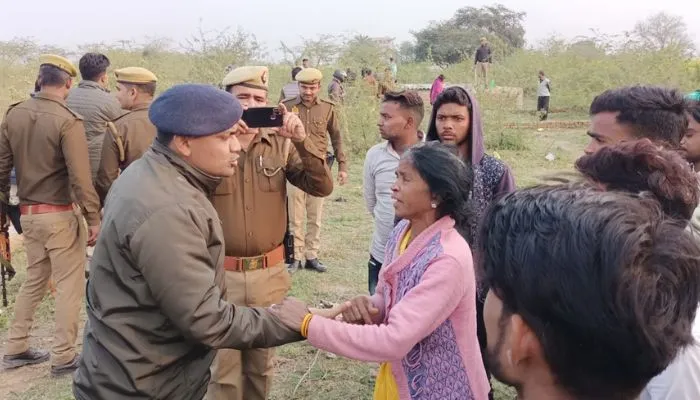 Unnao Murder : दिनदहाड़े अधेड़ को कुल्हाड़ी से वार कर उतारा मौत के घाट, इलाके में फैली सनसनी 