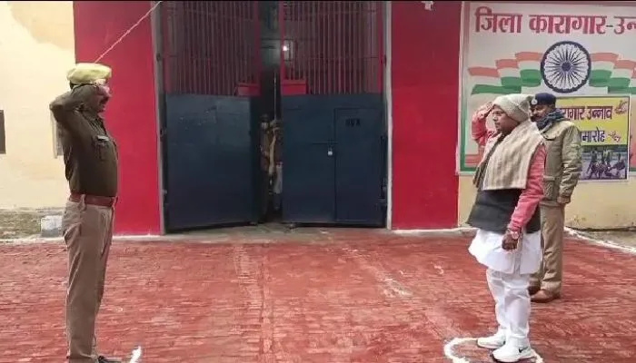 कारागार व होमगार्ड राज्यमंत्री धर्मवीर प्रजापति ने Unnao जेल का किया निरीक्षण, ठंड को लेकर जेल अधीक्षक को दिये यह निर्देश