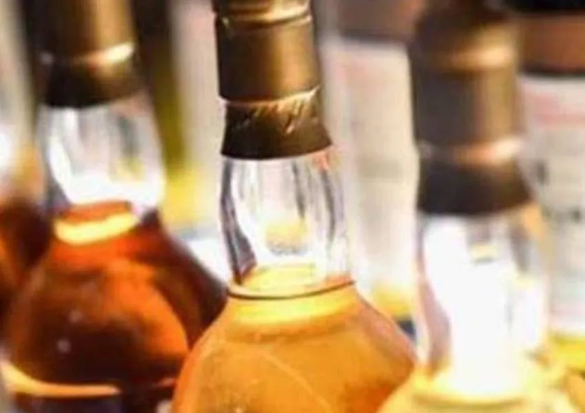 हमीरपुर: शराब के नशे में डीएम कैम्प कार्यालय पहुंचे राज्य कर अधिकारी किये गये लखनऊ से अटैच