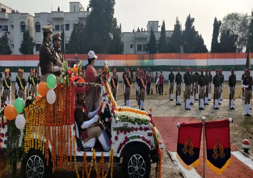 Republic Day 2023: उन्नाव में शान से लहराया तिरंगा, देश भक्ति के रंग में रंगा जनपद