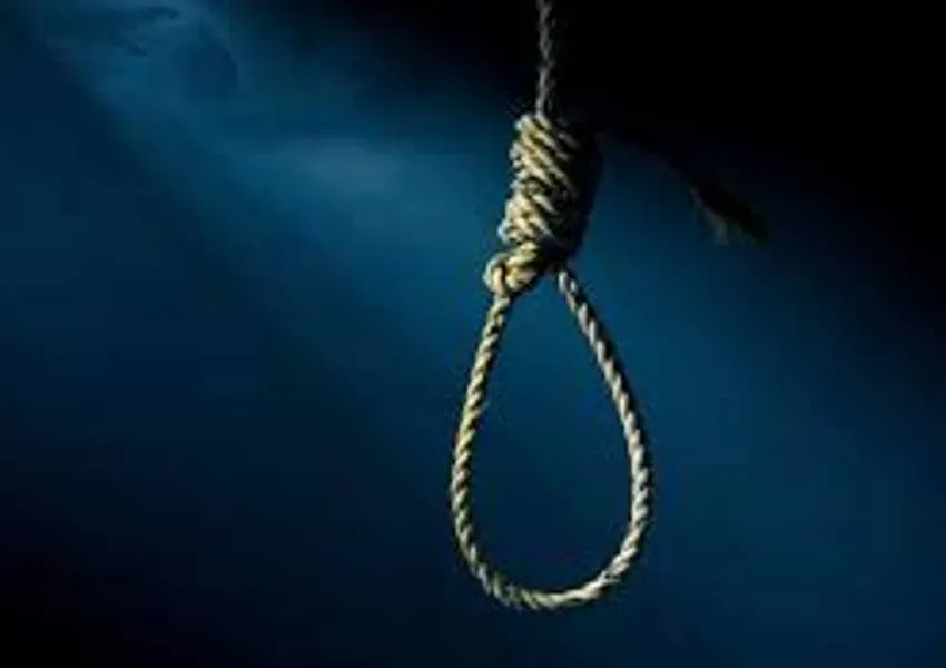 फर्रुखाबाद: सगाई से एक दिन पहले पेड़ से लटकता मिला युवक का शव 