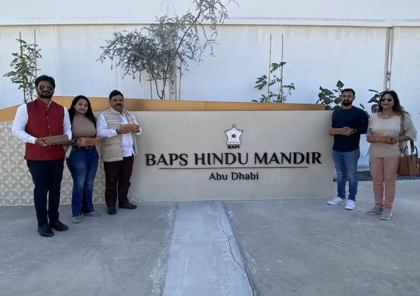 योगी के मंत्री ने किया अबूधाबी के हिंदू मंदिर में शिलापूजन