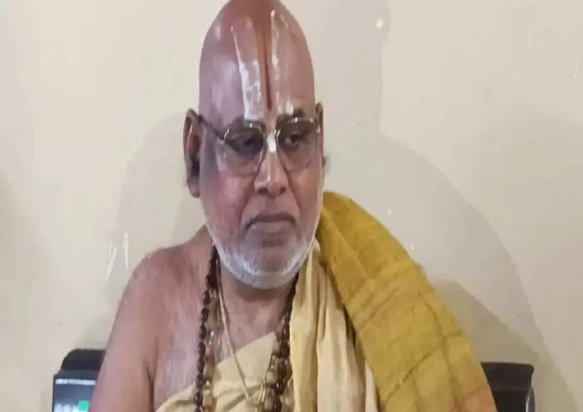 किसी अन्य धर्म के ग्रंथों को जलाकर दिखाओ... राजनारायणाचार्य ने बताई रामचरितमानस के विरोध की असली वजह