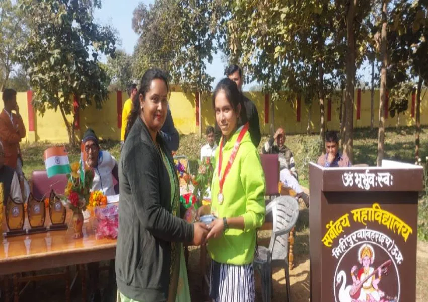 बहराइच: उमरा ने बीए में हासिल किया पहला स्थान, महाविद्यालय में टॉप करने पर छात्रा हुई सम्मानित