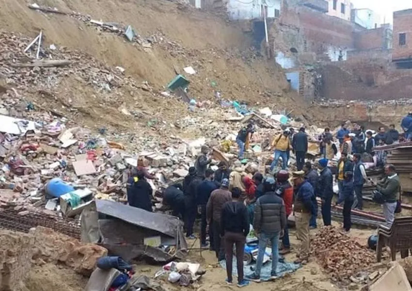 आगरा मकान हादसा: खोदाई करवाने वाला ठेकेदार और धर्मशाला का मालिक अरेस्‍ट