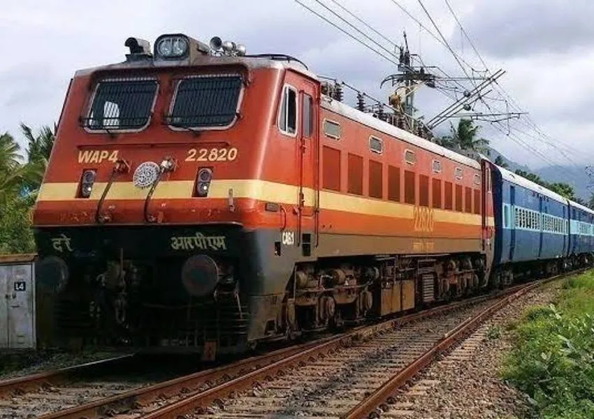 बलिया: ट्रेन की चपेट में आने से किशोर की मौत
