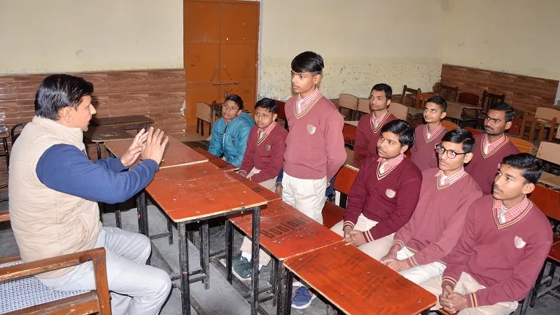 मुरादाबाद : अंग्रेजी में टॉपिक व हैंडराइटिंग का रखें ध्यान