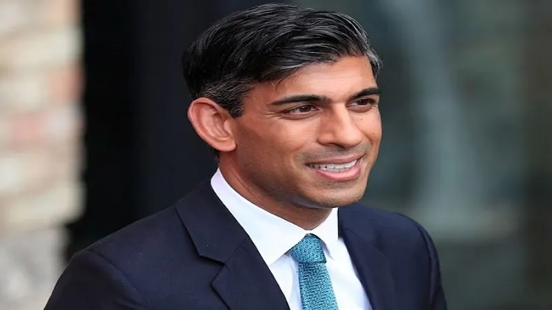 गाड़ी चलाते समय ब्रिटिश पीएम ऋषि सुनक को सीट बेल्ट हटाना पड़ा भारी, मांगी माफी