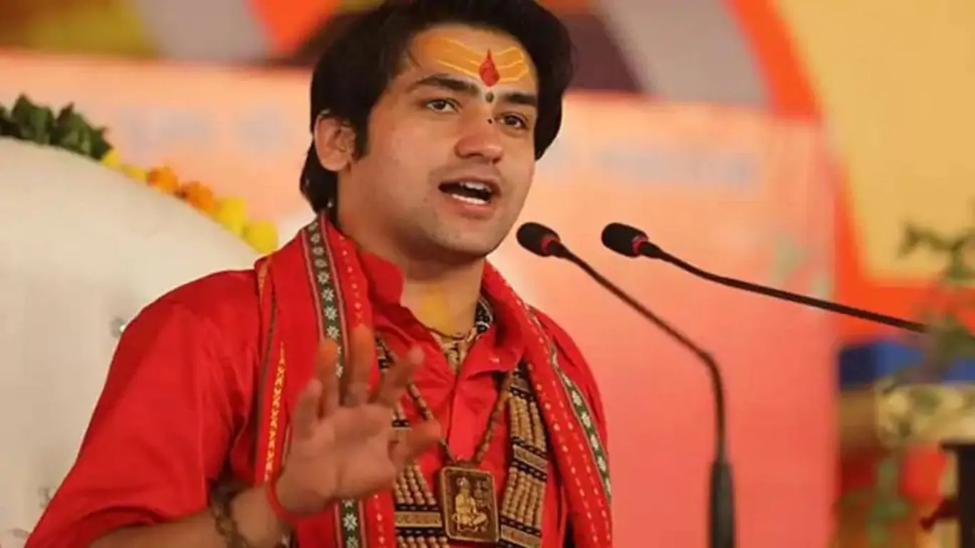 Bageshwar Dham: उत्तराखंड पहुंचे बागेश्वर धाम के पं धीरेंद्र शास्त्री, विरोधियों को दी नसीहत 