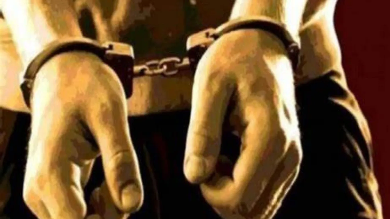 बाजपुरः 40 लीटर और 86 पाउच शराब के साथ दो दबोचे