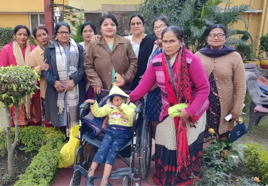हल्द्वानीः अनमोल संकल्प सिद्धि फाउंडेशन की अनोखी पहल, वितरित की व्हीलचेयर