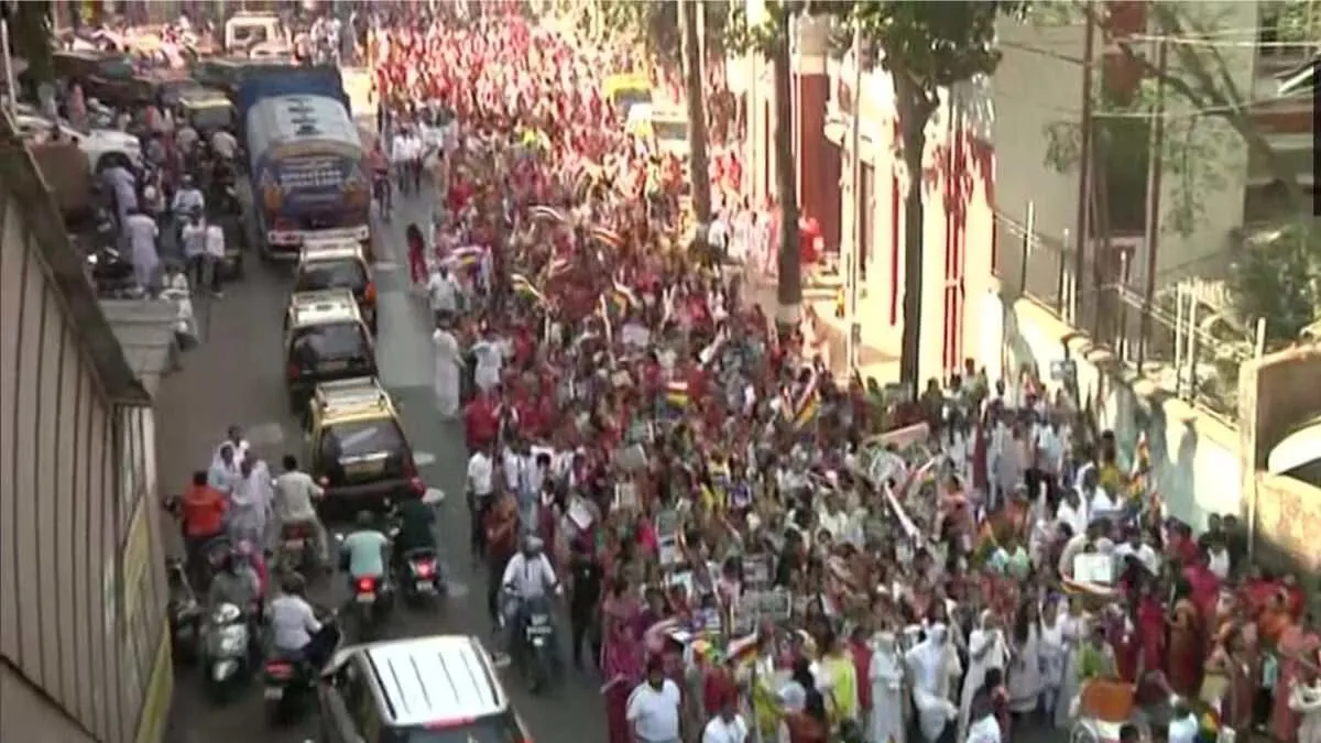 सम्मेद शिखर तीर्थ को पर्यटन स्थल घोषित करने पर जमकर विरोध प्रदर्शन, सड़कों पर उतरे जैन समाज के लोग