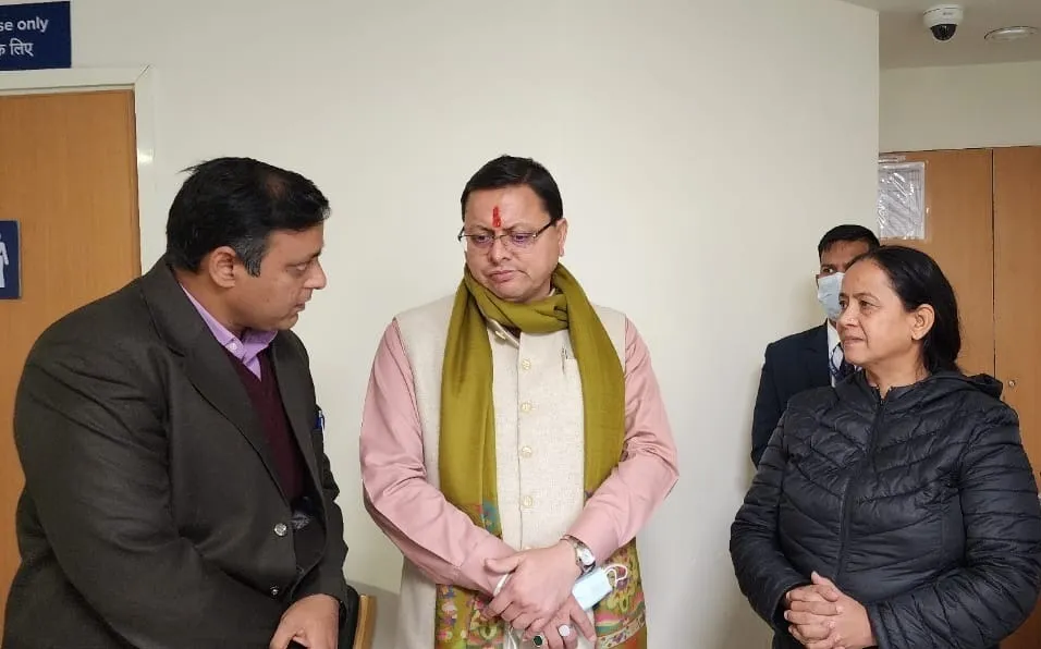 ऋषभ पंत से मिलने अस्पताल पहुंचे उत्तराखंड के CM पुष्कर सिंह धामी