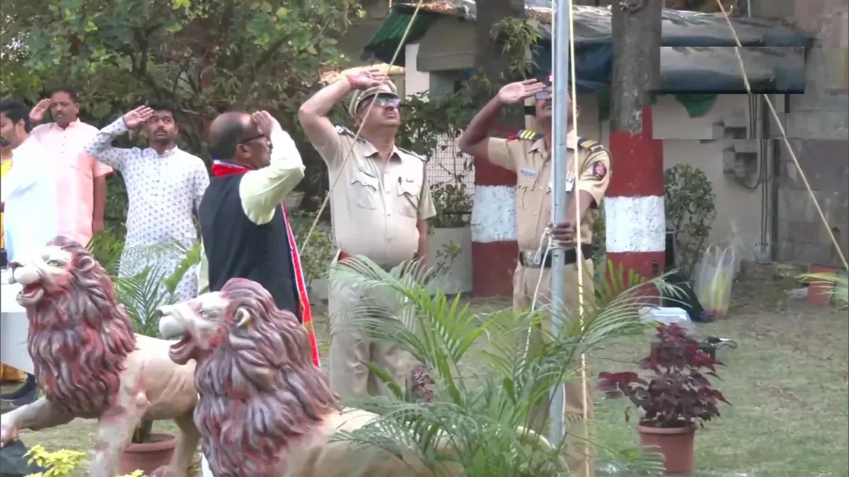 गणतंत्र दिवस पर आरएसएस मुख्यालय पर फहराया गया राष्ट्रीय ध्वज तिरंगा 