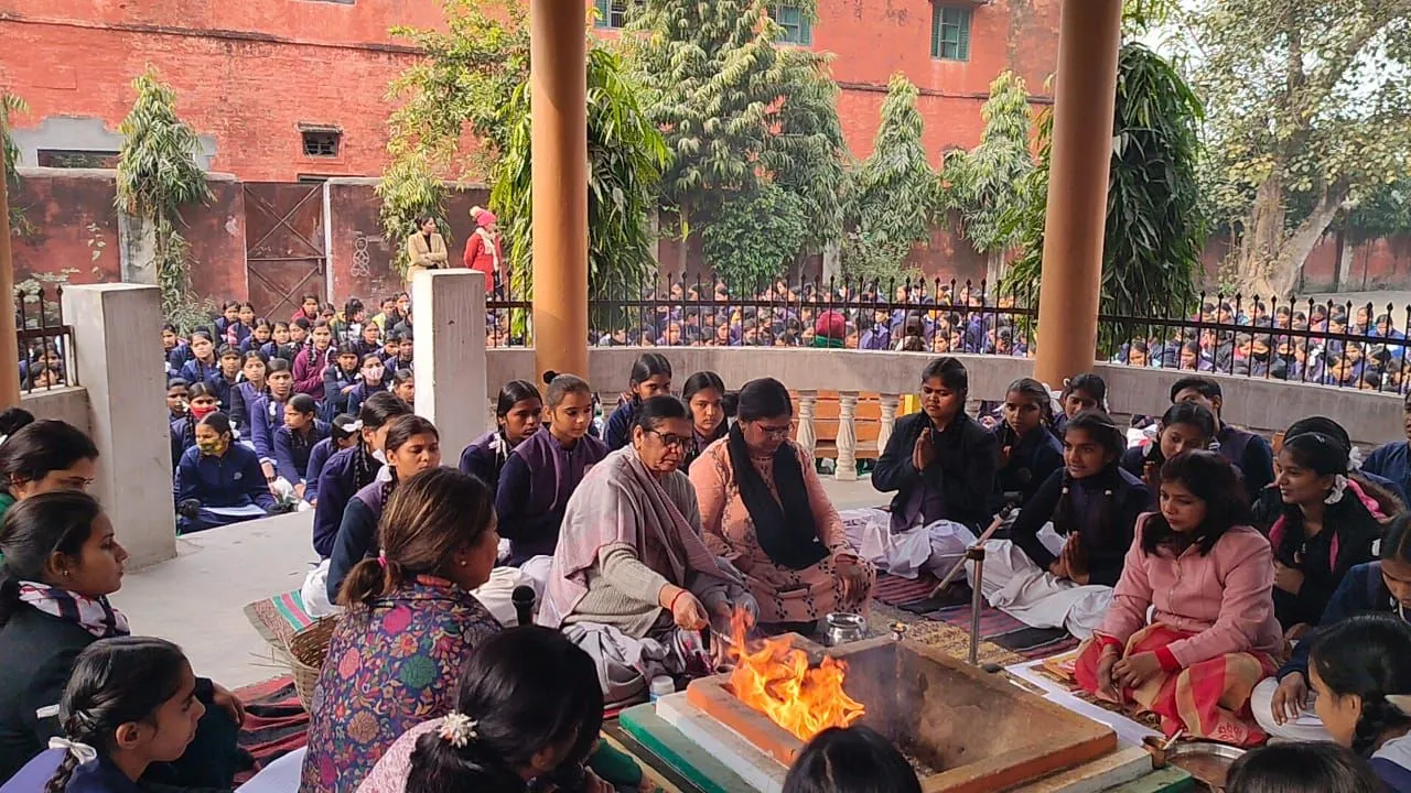 मेरठ : कार्यशाला में छात्राओं को दी गई यज्ञ व वैदिक व्यवस्था की जानकारी