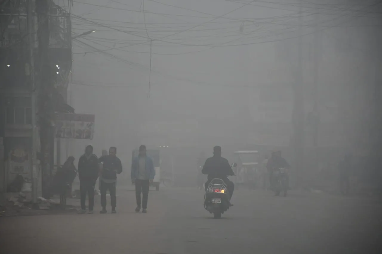 बरेली : हाय राम इतनी सर्दी...! ठंड से ठिठुर रहे लोग, प्रशासन के इंतजाम भी पड़े ठंडे