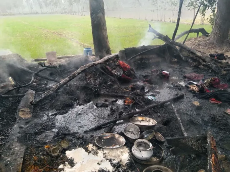 अयोध्या: आग लगने से तीन घरों की गृहस्थी जलकर राख