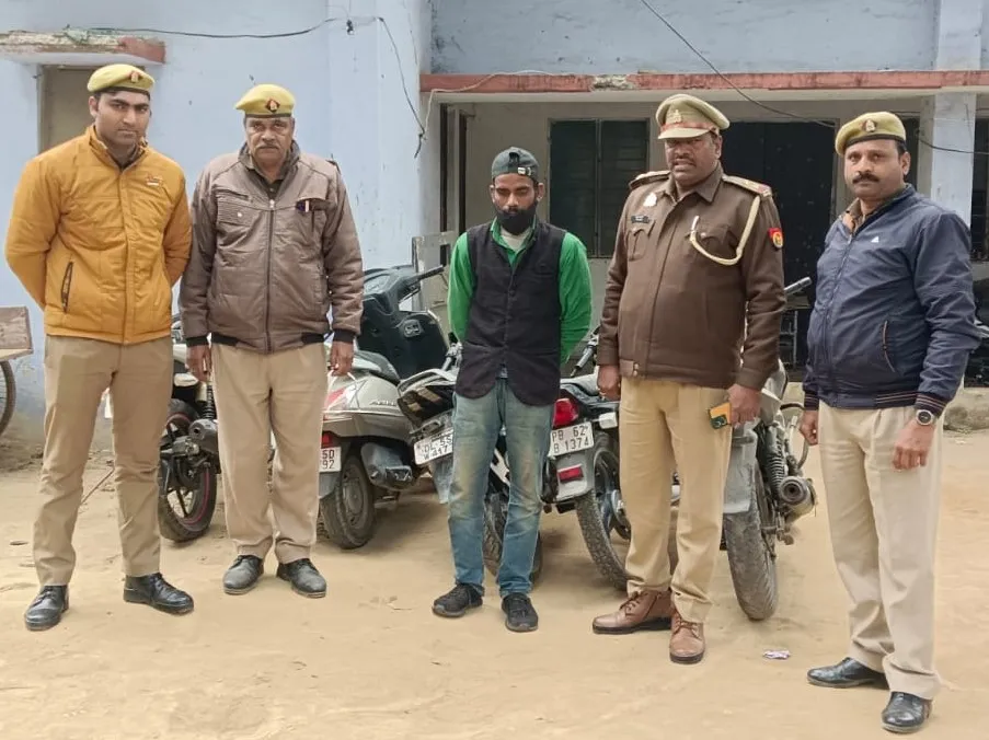 मेरठ पुलिस के हत्थे चढ़ा शातिर चोर, स्कूटी समेत चार बाइक बरामद