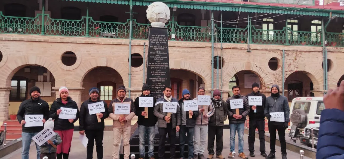 हल्द्वानी: एनपीए रोके जाने के विरोध में उतरे आईवीआरआई के वैज्ञानिक
