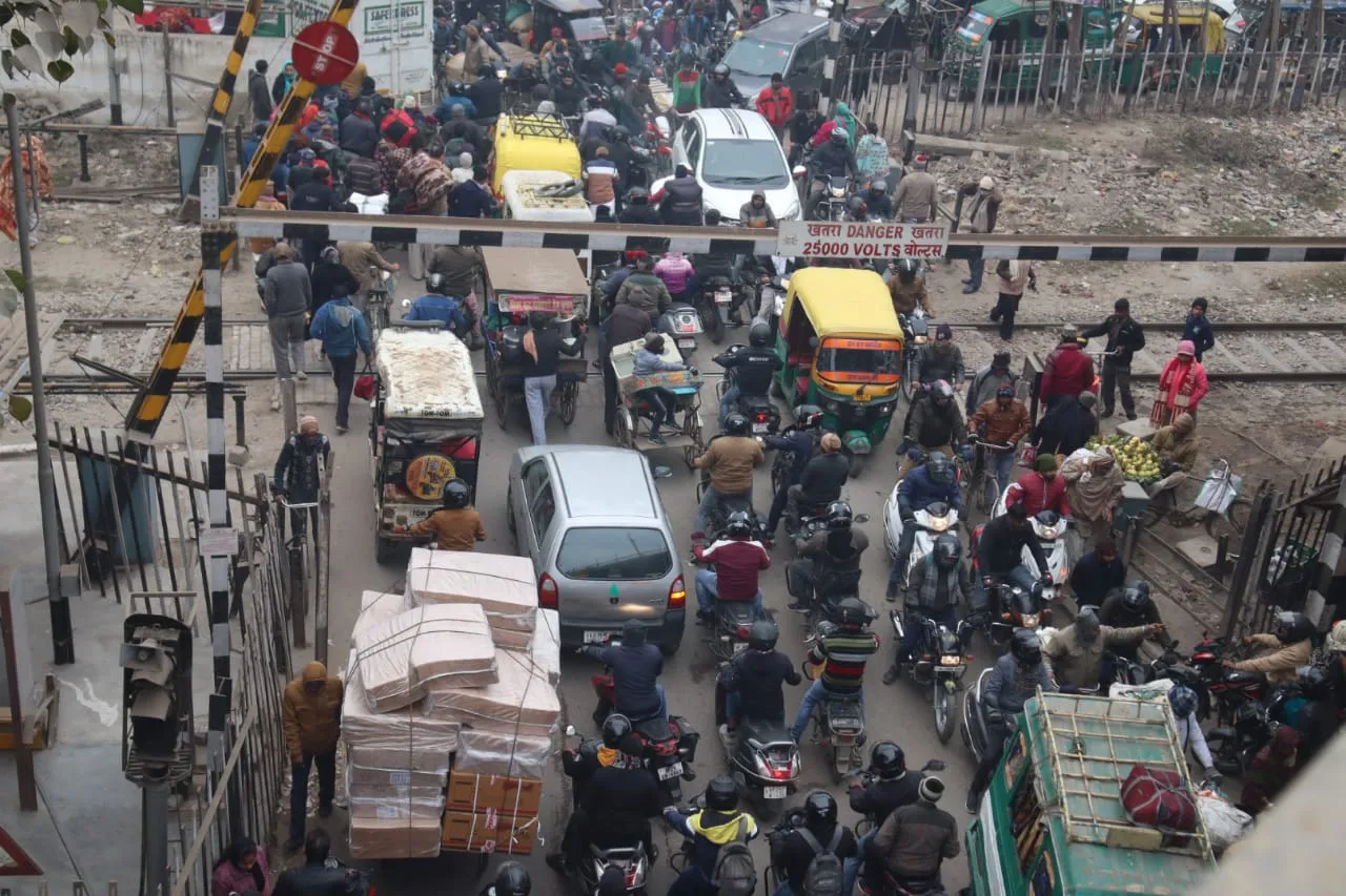 बरेली: किला पुल तीन माह के लिए बंद फिर भी दौड़ पड़े वाहन, लगा लंबा जाम