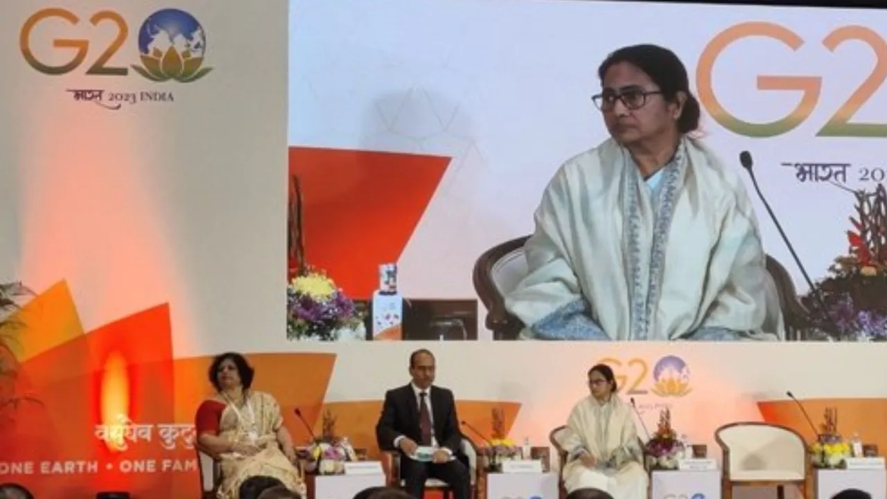 पश्चिम बंगाल विकास को मानवीय चेहरा देने में विश्वास करता है : CM ममता बनर्जी 