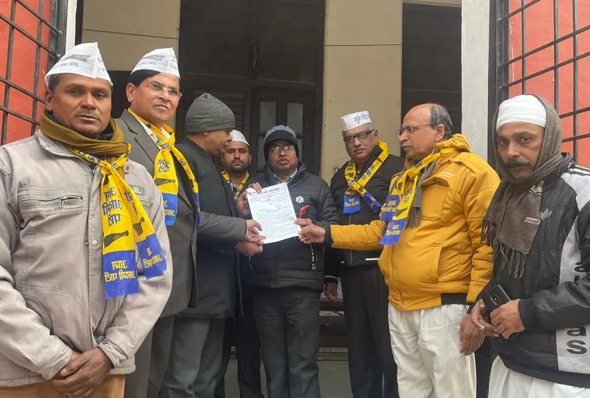 शाहजहांपुर: आप ने उठाई मांग, ई-रिक्शा चालकों का न छीना जाए रोजगार